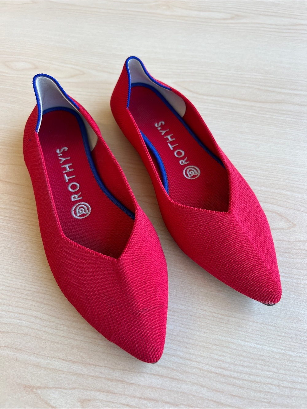 Rothy’s the flat pointed toe flats red knit blue detailing machine washable 9